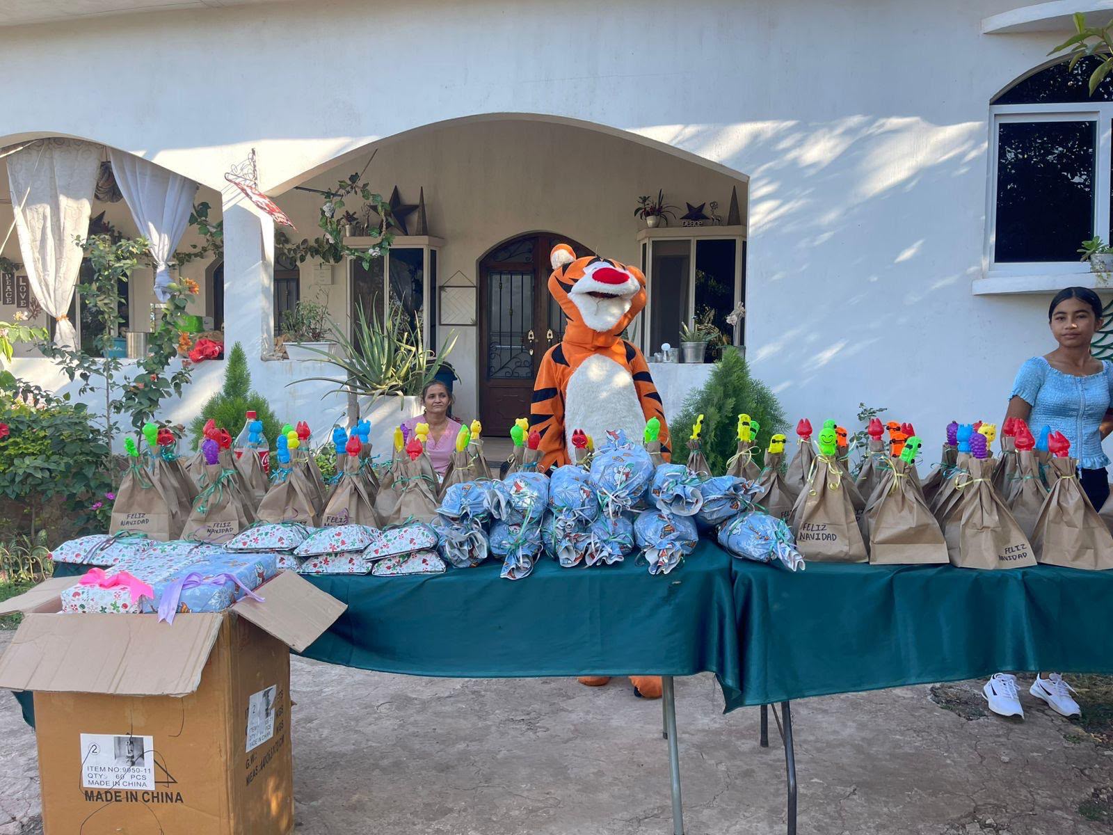 Regalos y bolsas preparadas para los ninos